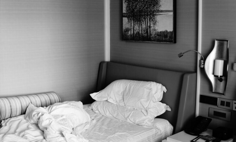Cama sin hacer en una habitación cordobesa