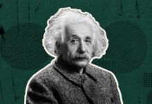 Einstein escribe una nota en Tokio mientras reflexiona sobre la felicidad