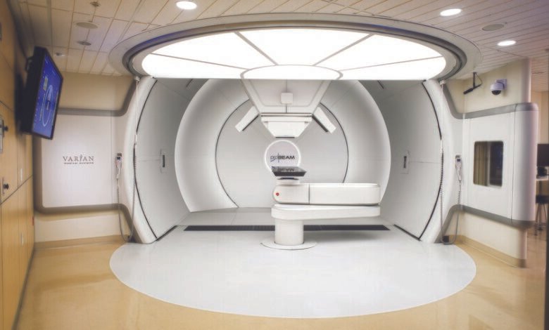 Instalación de máquina de protonterapia donada por Amancio Ortega