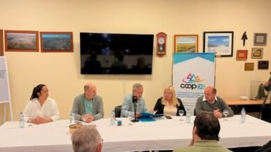 Cooperativa Eléctrica de Alcira Gigena y representantes del Gobierno de Córdoba firmando el convenio de renovación de línea de media tensión