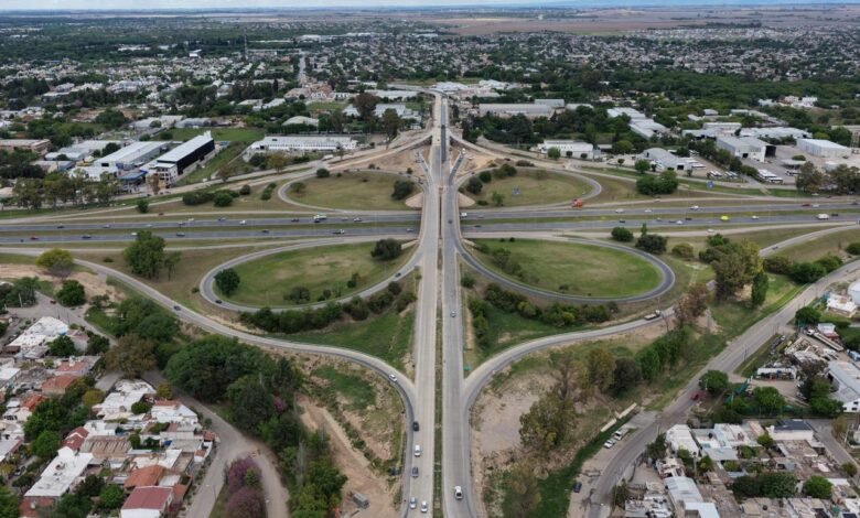 Obra de asfaltado del viaducto en Av. Vélez Sarsfield, Córdoba