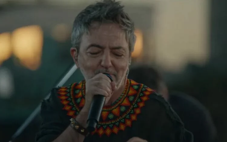 Babasónico en concierto, luces y público en la Plaza de la Música de Córdoba