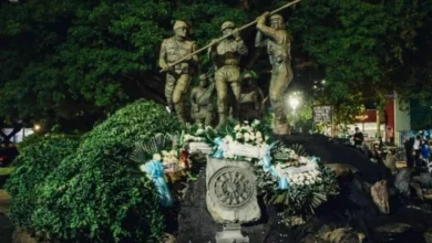 Monumento a los Héroes de Malvinas en la Plaza de la Intendencia, Córdoba, escenario del Banderazo por la Soberanía Argentina