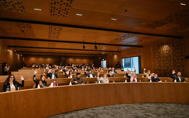 Concejo Deliberante de Córdoba aprobando la reforma del Estatuto del Empleado Municipal