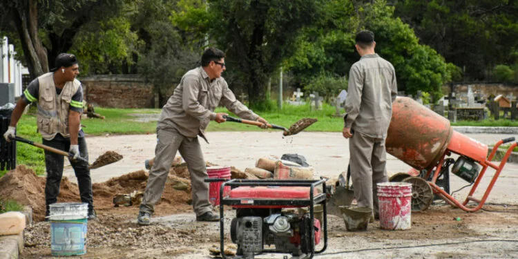 Fachada renovada del Cementerio San Vicente en Córdoba con obra de puesta en valor
