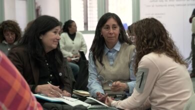 Cartel del ciclo de webinars sobre inteligencia artificial para docentes en Córdoba