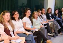 Emprendedores cordobeses participando en un taller de oratoria y presentación de proyectos