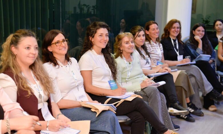 Emprendedores cordobeses participando en un taller de oratoria y presentación de proyectos