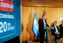 Gobernador Martín Llaryora anunciando la ampliación de la financiación en cuotas con la tarjeta provincial
