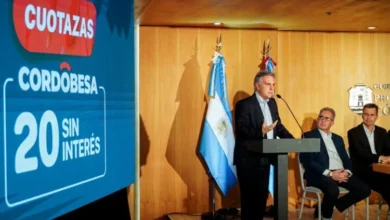 Gobernador Martín Llaryora anunciando la ampliación de la financiación en cuotas con la tarjeta provincial