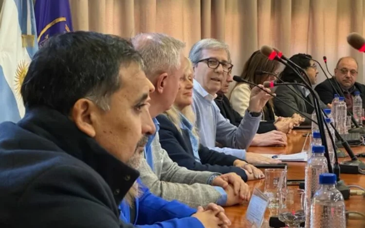 Rectores de universidades cordobesas reunidos en la Sala del Consejo Superior de la UNC para discutir el Presupuesto 2027