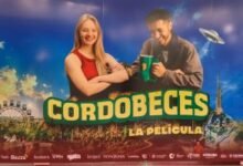 Escena del estreno de la película CordobeCes en los Cines Dino, con representantes del gobierno y artistas cordobeses.