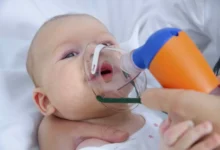 Niño recibiendo anticuerpo nirsevimab en hospital de Córdoba