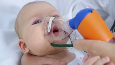 Niño recibiendo anticuerpo nirsevimab en hospital de Córdoba