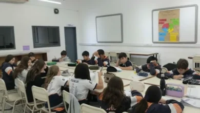 Estudiantes de sexto grado de primaria realizando la prueba PRISMA de inglés en un aula de Córdoba