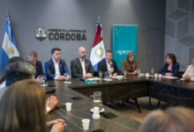 Reunión de autoridades y representantes de comunidades regionales de Córdoba en el Centro Cívico del Bicentenario