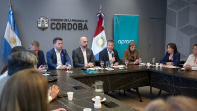Reunión de autoridades y representantes de comunidades regionales de Córdoba en el Centro Cívico del Bicentenario