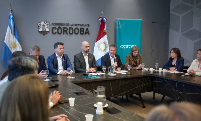 Reunión de autoridades y representantes de comunidades regionales de Córdoba en el Centro Cívico del Bicentenario