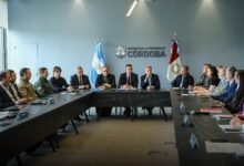 Gobernador Martín Llaryora en la reunión de la Mesa General para la visita del Papa en el Centro Cívico del Bicentenario