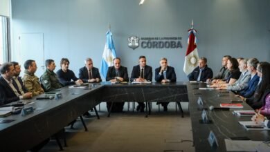 Gobernador Martín Llaryora en la reunión de la Mesa General para la visita del Papa en el Centro Cívico del Bicentenario
