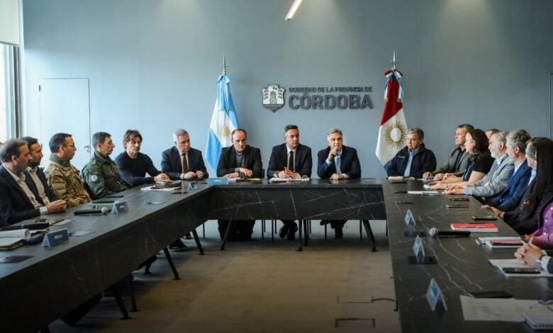 Gobernador Martín Llaryora en la reunión de la Mesa General para la visita del Papa en el Centro Cívico del Bicentenario