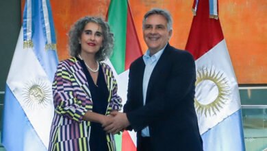 Ibone Bengoetxea y el gobernador Martín Llaryora firmando un acuerdo de cooperación en la Casa de Gobierno de Córdoba