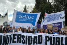 Manifestantes en la Marcha Federal Universitaria en Córdoba, 2024