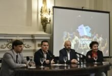 Imagen de la Noche de los Teatros 2025 con público y escenario en una sala independiente de Córdoba