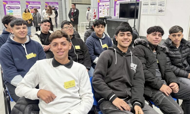 Estudiantes cordobeses en un taller de formación dual
