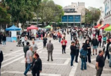 Plaza San Martín durante la Kermés por la Salud Mental en Córdoba