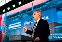 Gobernador Martín Llaryora presenta la pick‑up Niagara en la planta de Renault en Santa Isabel, Córdoba