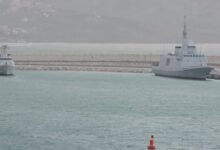 Buques de guerra marroquíes navegando cerca del estrecho de Gibraltar, frente a la frontera de Ceuta