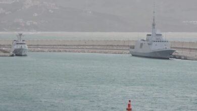 Buques de guerra marroquíes navegando cerca del estrecho de Gibraltar, frente a la frontera de Ceuta