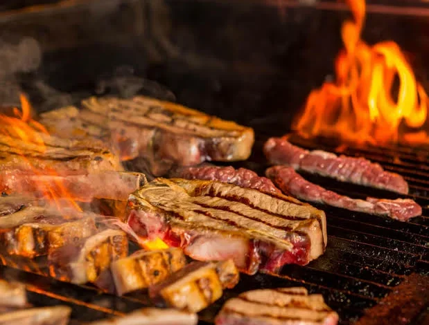 Tabla de costos de una parrillada tradicional en Córdoba para 10 personas