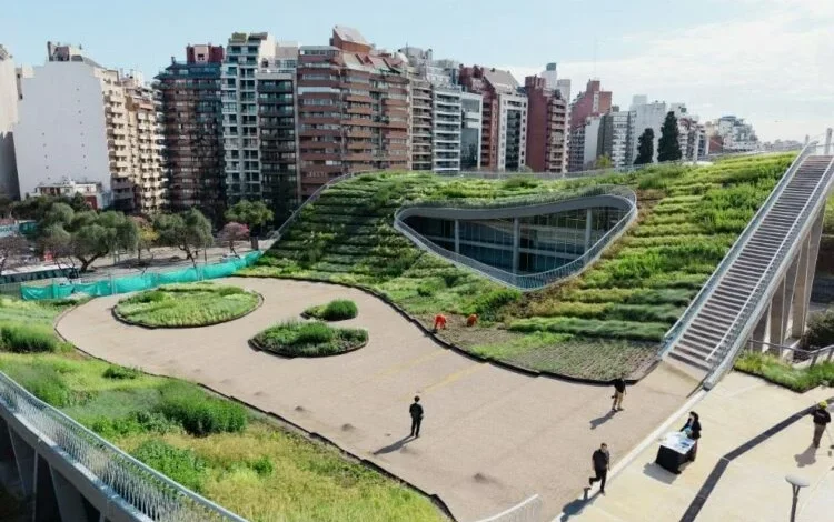 Vista aérea del futuro Paseo Cultural que conecta museos, el Rosedal, el Súper Park y el Faro en el Parque Sarmiento