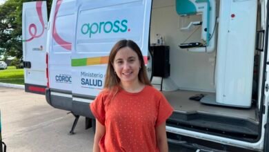 Mujer recibiendo mamografía en la campaña Córdoba Rosa 2026