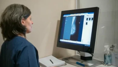 Mujeres cordobesas realizando mamografía en campaña Córdoba Rosa
