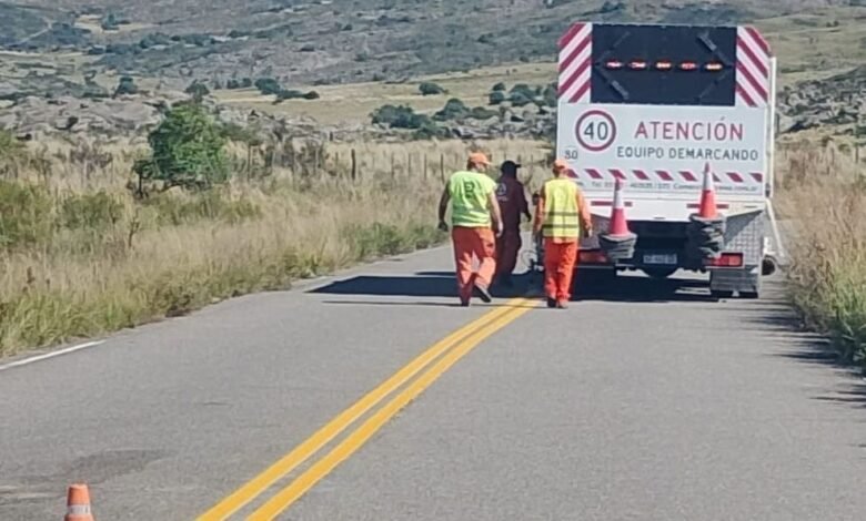 Señalización vial renovada en una carretera provincial de Córdoba