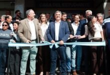 Inauguración de la Casa del Estudiante en Villa María, con el gobernador Llaryora y el intendente Accastello frente al edificio de Buenos Aires 1180.