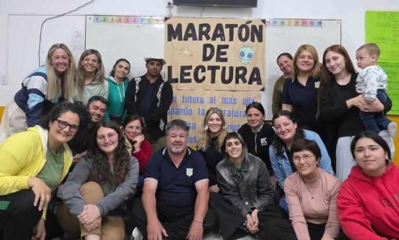 Estudiantes cordobeses participando en la Maratón Nacional de Lectura 2024