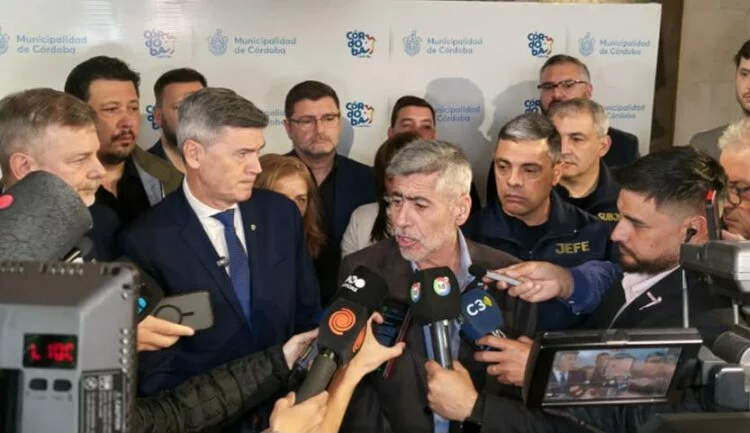 Reunión entre el Ministerio de Seguridad y la Municipalidad de Córdoba para firmar convenio de operativos extraordinarios