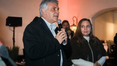 Gobernador Martín Llaryora y directivos de la Fundación Mediterránea en la Estancia Belgrano durante el 49° aniversario