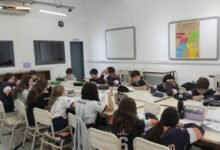Alumnos de 6.º grado realizando la prueba PRISMA de inglés en una escuela de Córdoba