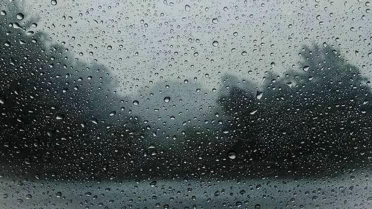 Cielo nublado y ráfagas de viento sobre la ciudad de Córdoba en la tarde del 13 de octubre