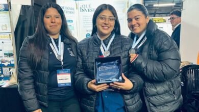 Estudiantes cordobeses presentando proyectos en la Feria Nacional de Educación, Artes, Ciencias y Tecnología 2026 en San Luis