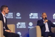 Martín Llaryora hablando en la Cumbre Federal de Logística 2026 en el Centro de Convenciones de Buenos Aires
