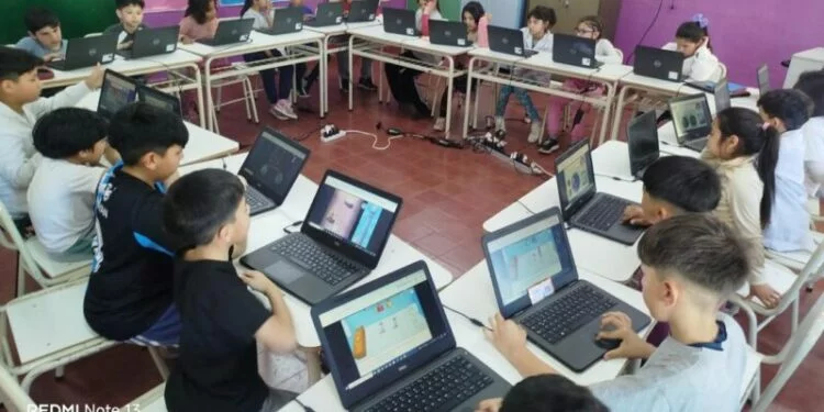 Estudiantes de escuelas municipales de Córdoba participando en la Olimpiada Matemática Matific 2026