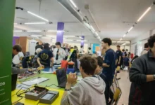 Reunión de empresarios y docentes en el Instituto Técnico Renault durante el evento Educación Productiva
