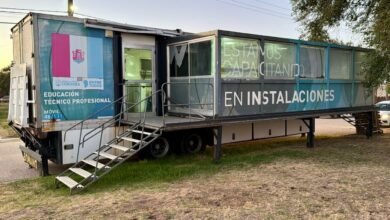 Estudiantes en la Aula Taller Móvil en el interior de Córdoba