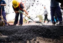 Obra de bacheo con asfalto en frío en la ciudad de Córdoba